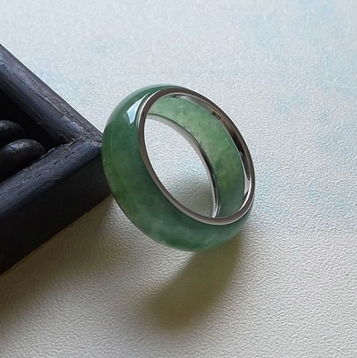 18k金包边冰糯种绿色a货翡翠宽边戒指 高贵优雅 4.58克