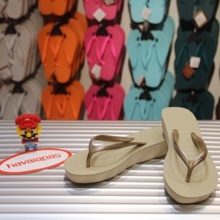 gucci皮帶4cm頭多大 2020新品havaianas細帶坡跟金色黑色4CM厚底平底人字拖鞋哈瓦那 gucci皮帶價錢