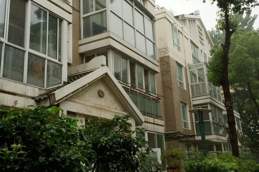 江苏省南京市中级人民法院关于南京市栖霞区天泓山庄香山苑2幢1单元