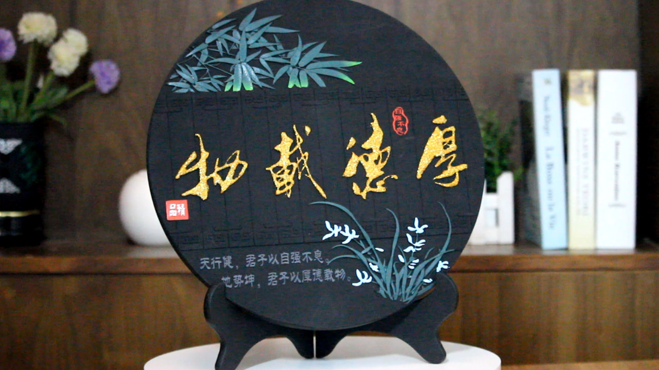 活性炭为原料,通过雕刻,打磨等工艺制成的兼具观赏性与实用性的工艺品