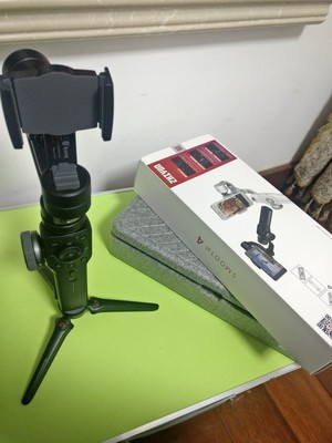 大家评测一下智云稳定器smooth 4怎么样??入手说说智云smooth 4手持云台好不好?
