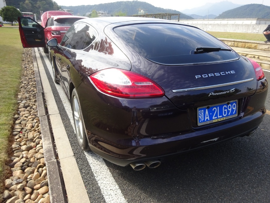 【第二次拍卖】鄂a2lg99号帕纳美拉牌小型轿车