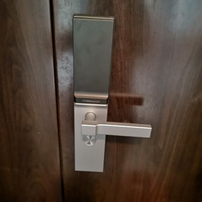 揭秘独家爆料KOB玻璃门指纹锁怎么样，办公室装好用安全吗？