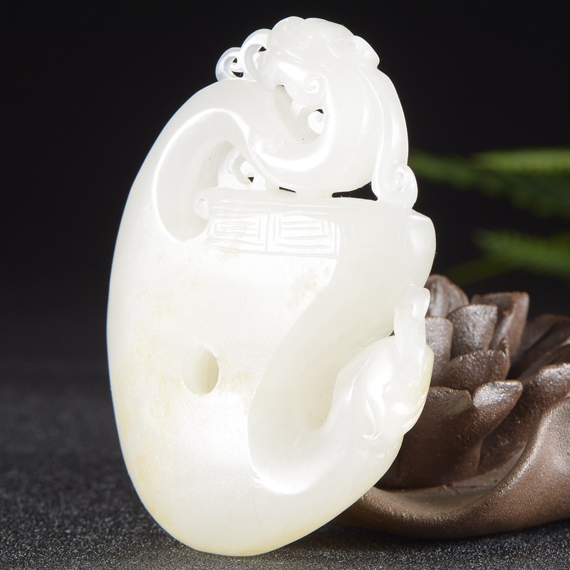 玉雕名家王磊工作室 和田玉 质地油润细腻白玉 龙凤呈祥 把件98克