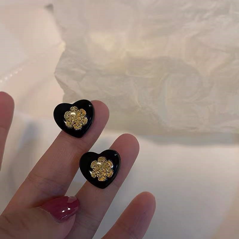 推荐Black flower glass women's fashionable sweet girl earrin