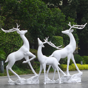 大型仿真登山梅花鹿玻璃钢雕塑户外公园林景观房地产抽象白鹿摆件