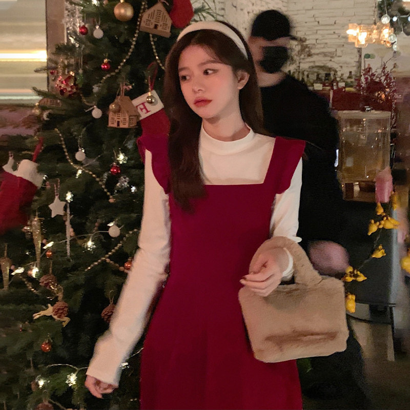 早春2022新款丝绒红色连衣裙高级感拜年新年过年战袍背带裙套装女