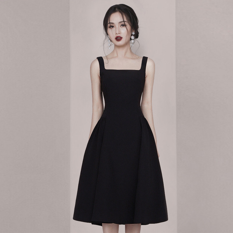 赫本风优雅气质轻奢法式礼服裙2022夏季新款女显瘦方领背带连衣裙