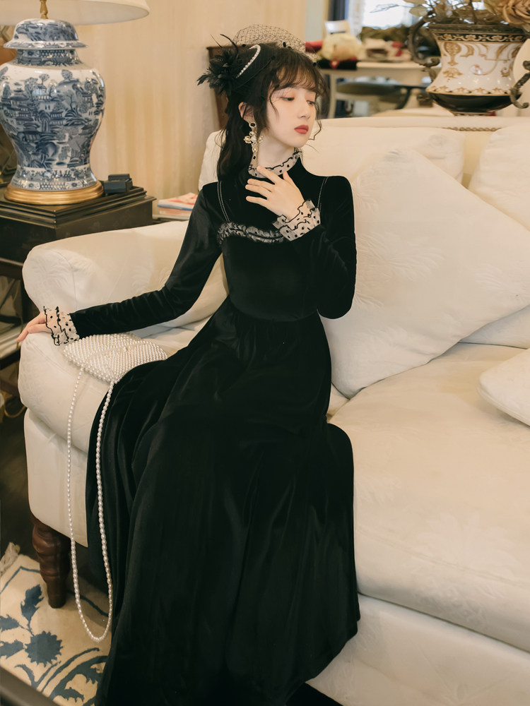 法式高端轻奢名媛金丝绒吊带炸街连衣裙气质赫本风小黑长裙女秋冬
