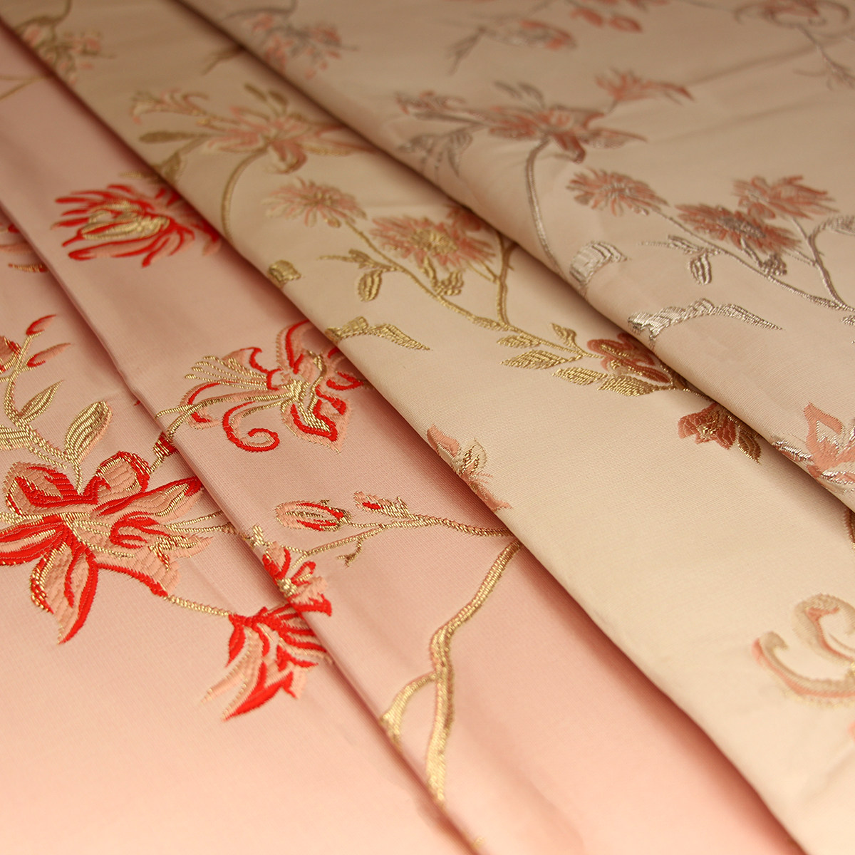 流光溢彩欧美时尚大牌春夏时装高档金银提花服装面料家博海绵垫