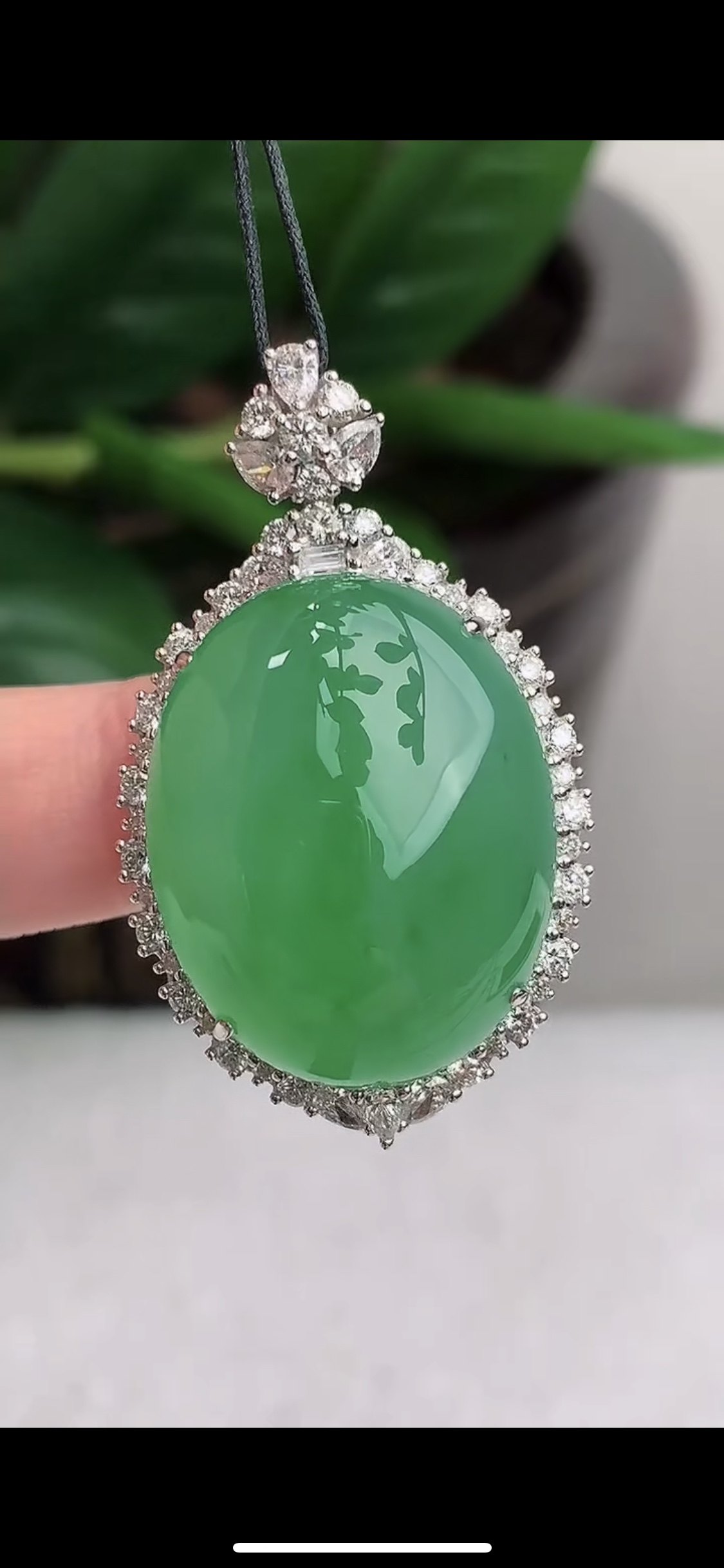天然a货翡翠18k金豪华伴钻镶嵌满绿鸽子蛋面吊坠缅甸老坑玉石珠宝
