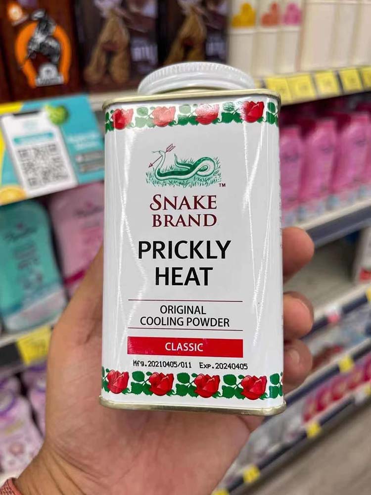 泰国代购蛇粉Snake爽身痱子粉天然精油制成 舒缓肌肤全家可用正品