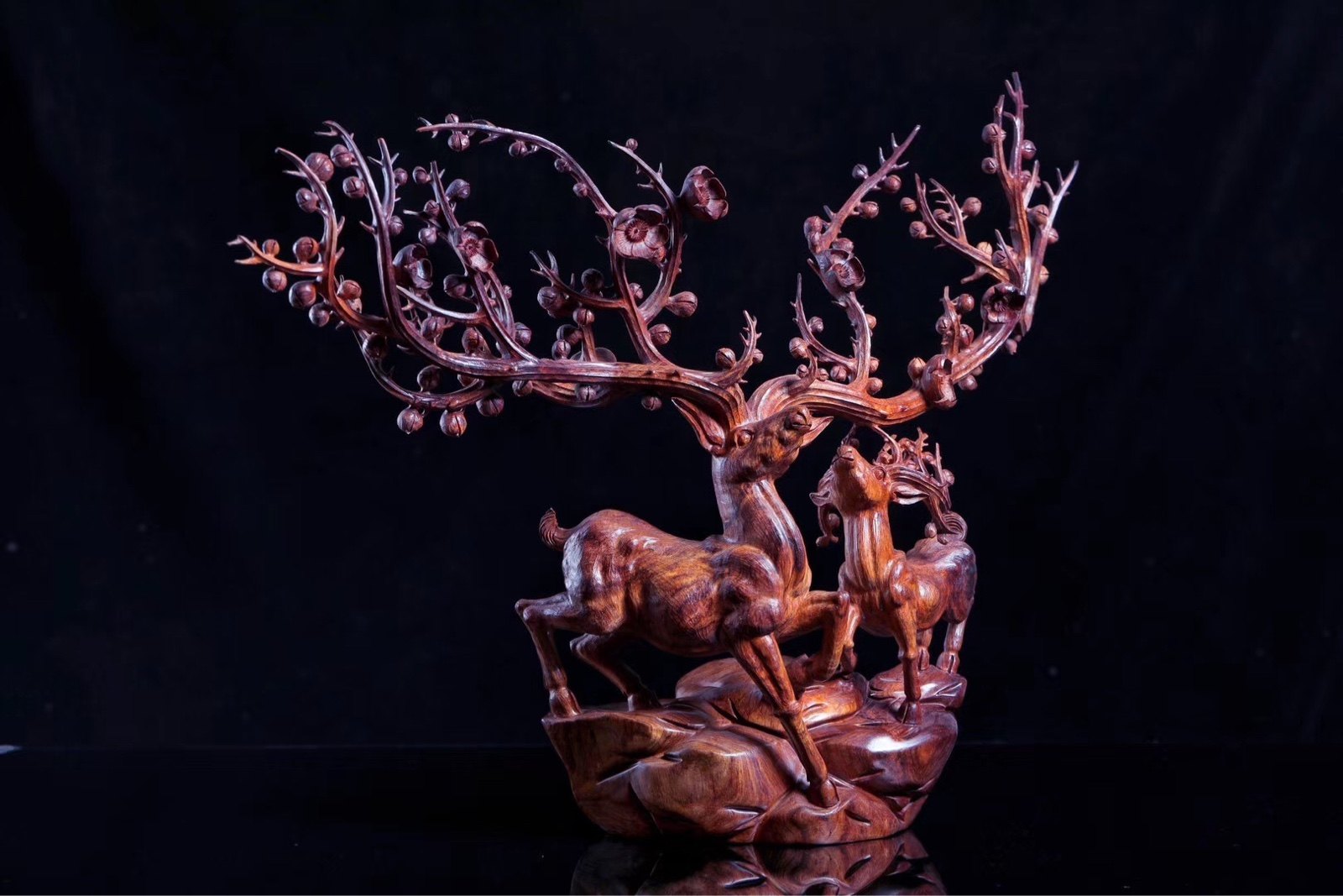 海黄路路生财 生财有鹿 梅花鹿 镂空雕刻摆件工艺品海南黄花梨