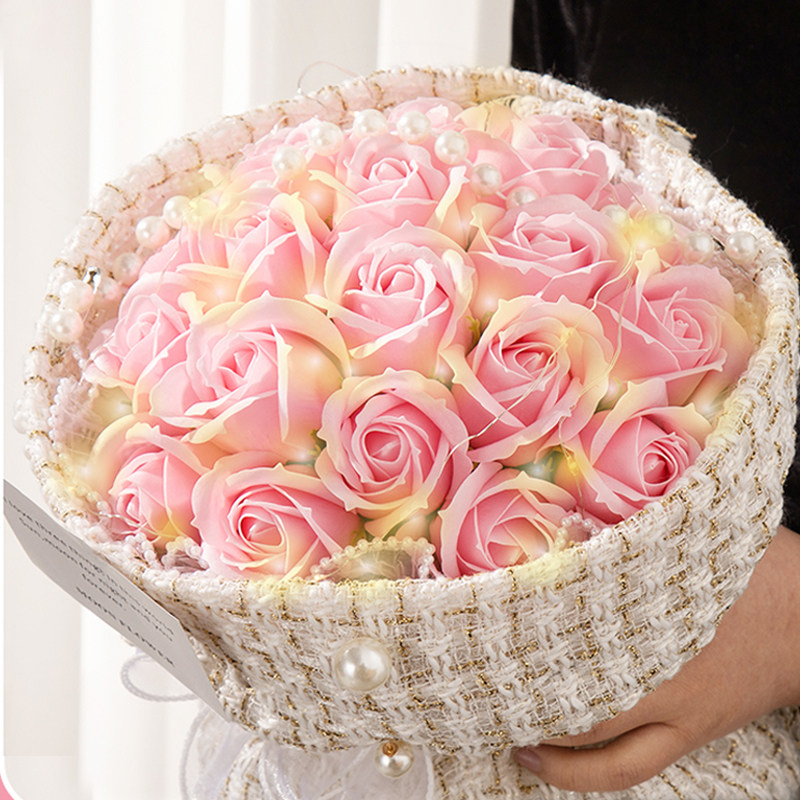 小香风成品干花花束包装送人女生朋友女友闺蜜玫瑰花鲜花生日礼物