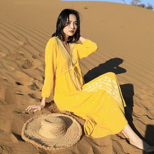 云南民族风刺绣连衣裙长款波西米亚黄色沙滩裙女夏季海边度假超仙