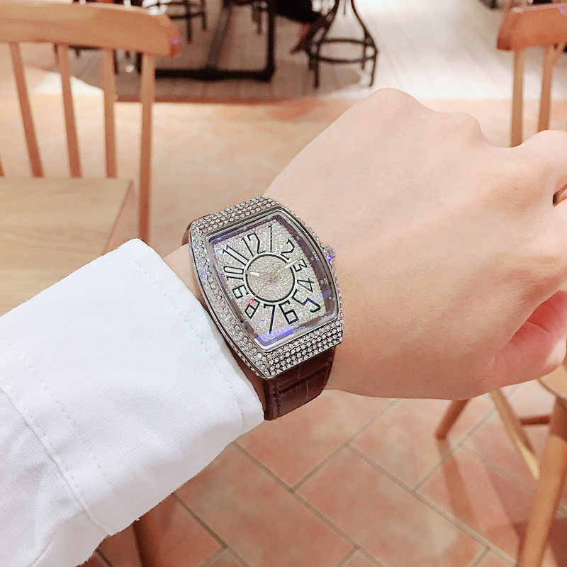 dw新款手表男 情侣_快手网红同款dw满天星手表男2020年新款法兰克大