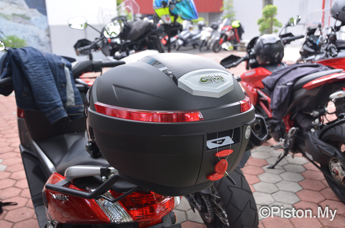 givi电动车后备箱通用加厚防抖电瓶车踏板摩托车储物箱工具箱尾箱