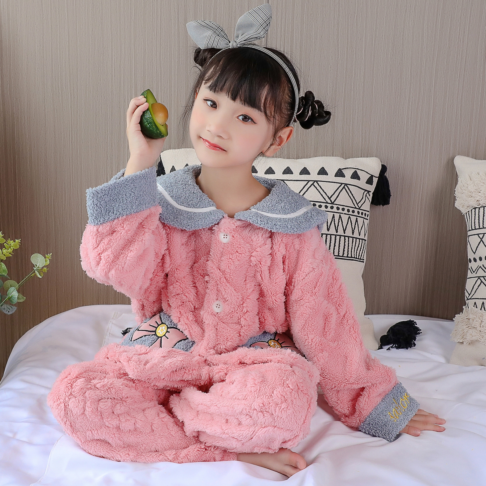 儿童秋冬季女童法兰绒睡衣小女孩2宝宝珊瑚绒家居服套装加厚款3岁