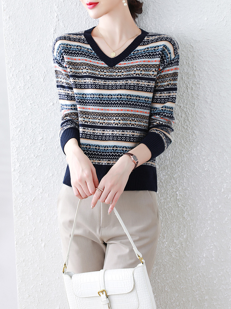 纯羊毛民族风v领毛衣女2021新款秋季复古横条纹针织衫鸡心领上衣