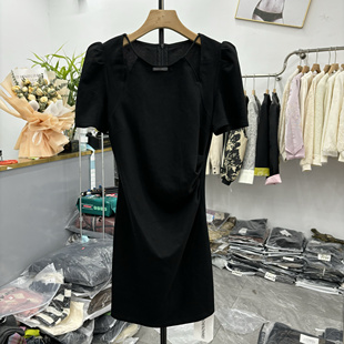 2024小众设计感收腰显瘦连衣裙子女夏季新款温柔风气质长裙小黑裙