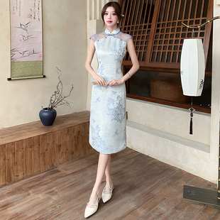 新中式改良旗袍2024年新款夏季正式场合温柔风蓝色盘扣蕾丝连衣裙