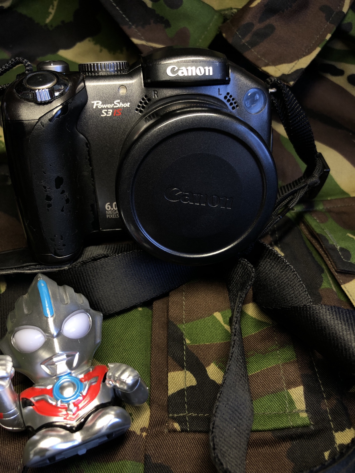 canon佳能power shot s3is灰色600w像素ccd胶片感数码相机