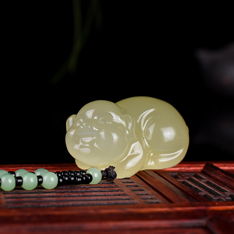 新疆和田玉青白玉生肖猪手把件挂件新疆且末料金猪发财猪把件玉佩