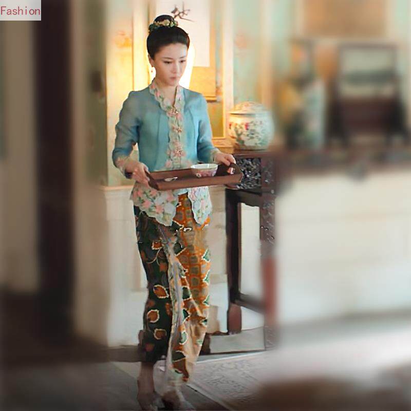 小娘惹开衫黄美玉同款服饰复古刺绣花边v领衬衫蓝色上衣服装修身.