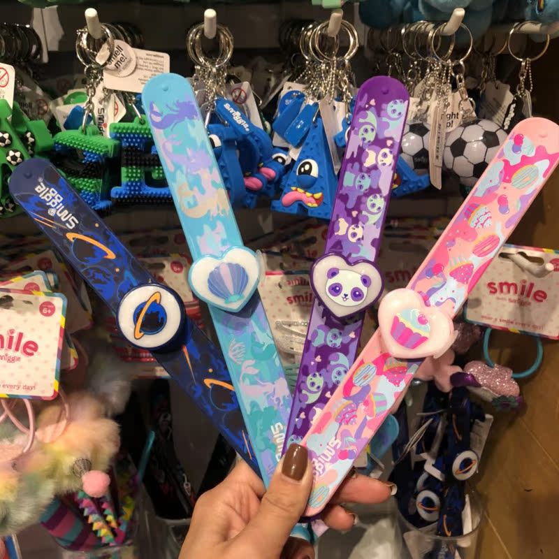 Australia smiggle 61 men and women children Multicolor luminescence interest Pops circle Bracelet Toys giftin the Toy/Childs/Puzzle/Building block/Model , Electronic/Light/Aerated/Tricky Toy , Glow Toys category - from Buy2taobao.com to provide professional Taobao agent buy service