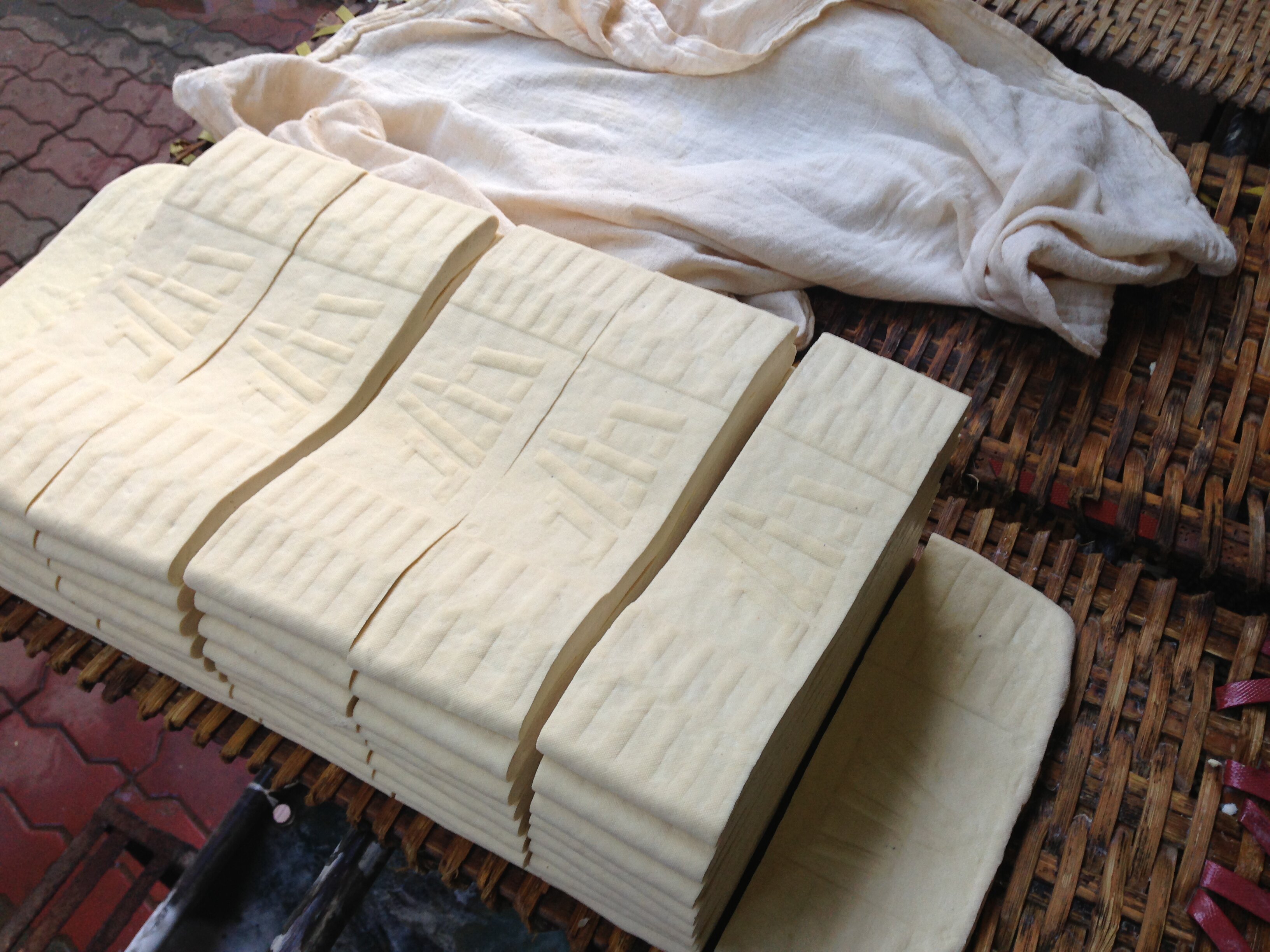 吃货 零食 好吃的 云南特产_云南特产石屏豆腐北门豆腐臭豆腐干零食