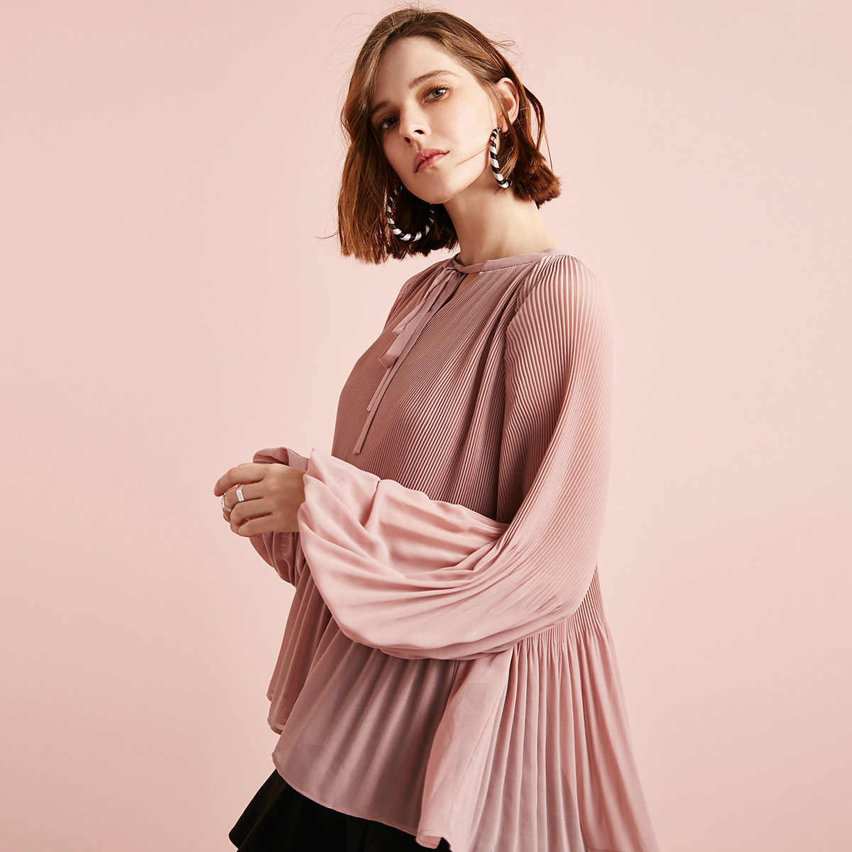 only2018新款灯笼袖褶皱设计t恤衫女|118131518