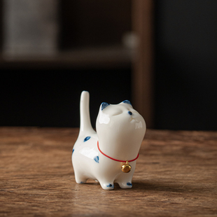 可爱小猫咪陶瓷桌面摆件软萌治愈茶宠笔架礼品手绘家用室内装饰品