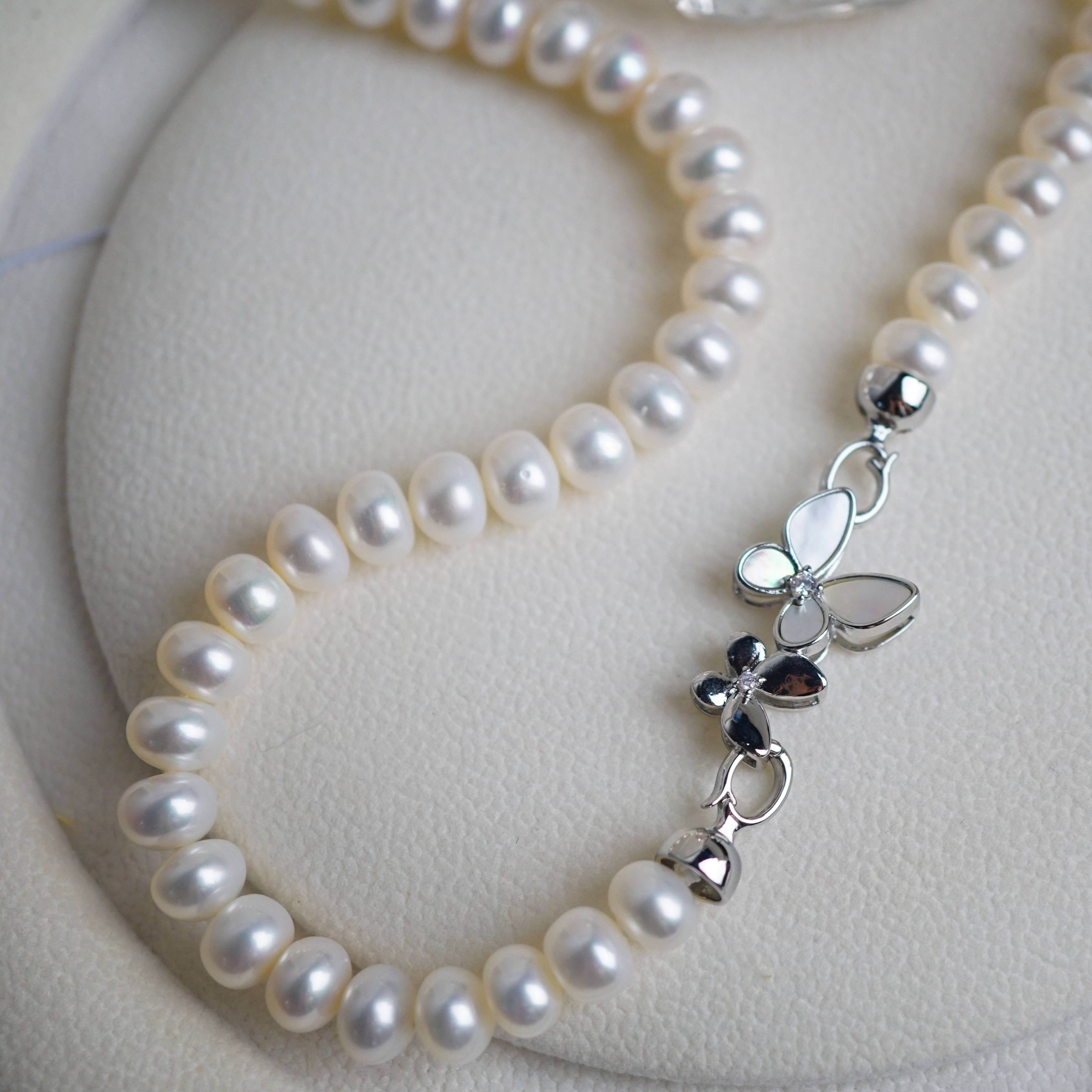 极亮纯白无暇 天然白色珍珠项链8.5-9mm 925银 蝴蝶花扣 贝壳