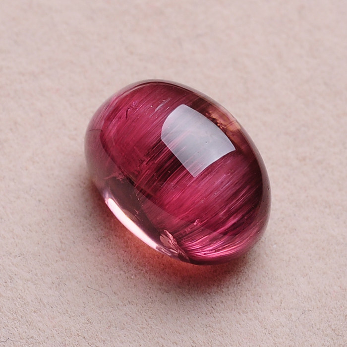 85克拉 红碧玺猫眼裸石 阳光下一条线 3.17克