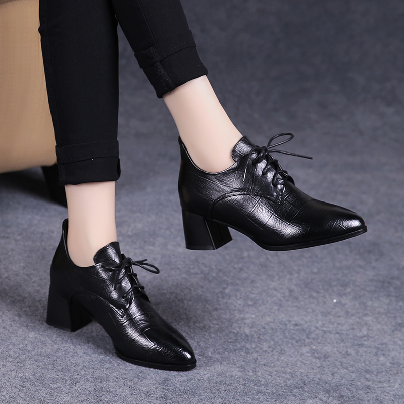 粗跟 英伦_2020新款秋季皮鞋女粗跟尖头中跟英伦风真皮女鞋春秋系带单