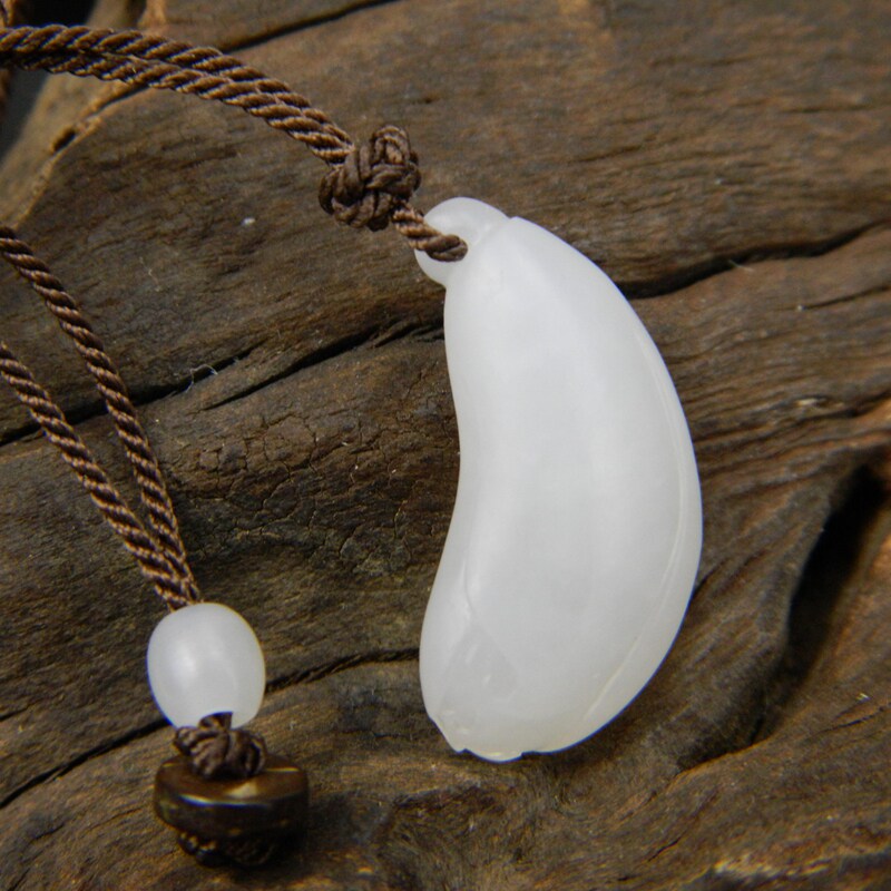 中国玉雕大师陈冠军作品 新疆和田玉羊脂白玉籽料福瓜 3.39克带绳