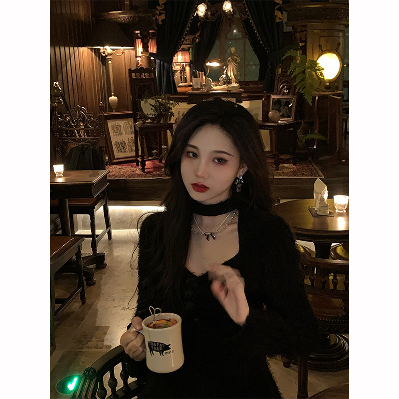 戴大梨儿lixin【小黑裙】秋冬法式复古气质方领赫本风过膝连衣裙