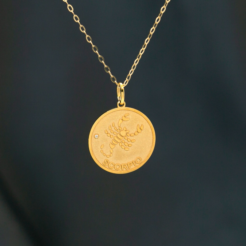 恒蕴叶子纯18k黄金天蝎座钻石金币圆牌锁骨链吊坠男女星座项链坠