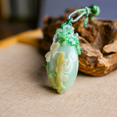 锦玉轩天然翡翠a货挂件玉兰花俏雕冰种jxc2641
