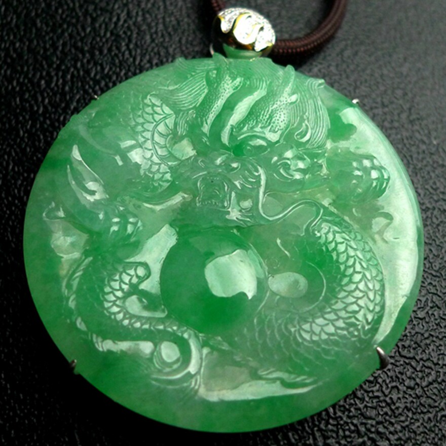 【龙腾四海】天然翡翠冰种阳绿龙牌镶18k金配钻石挂件 51.76g