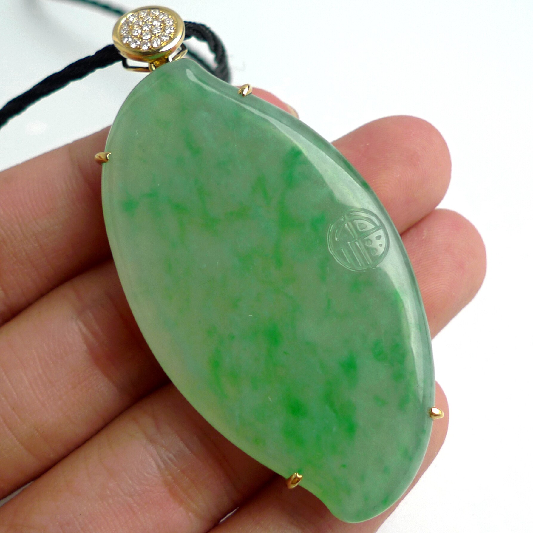 缅甸a货翡翠 18k金镶冰种飘翠阳翡翠素面大随形吊坠 28.42g