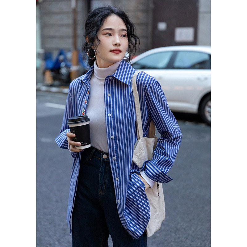 清仓秒杀 蓝色条纹衬衫女秋冬新款设计感小众刺绣内搭长袖春秋款