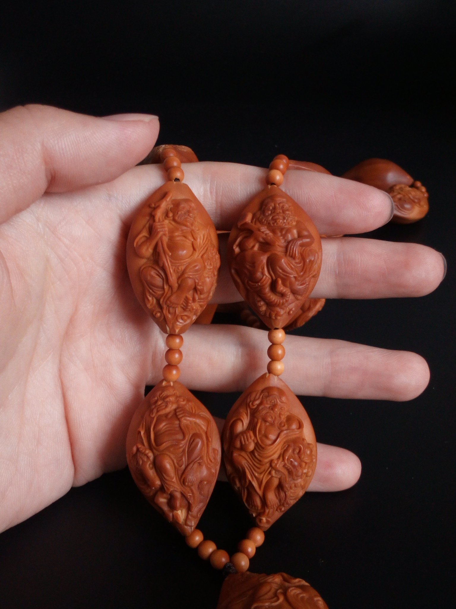 2.2 核雕师陈素林《全身十八罗汉》