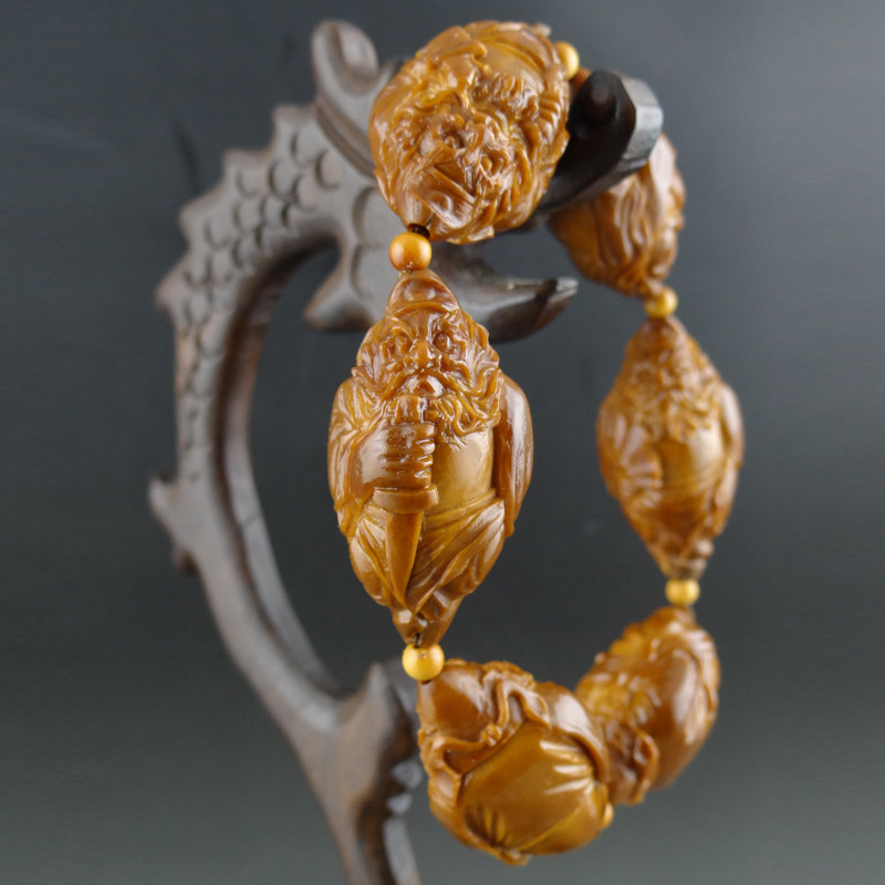 2.0 核雕师赵晗《钟馗纳福》