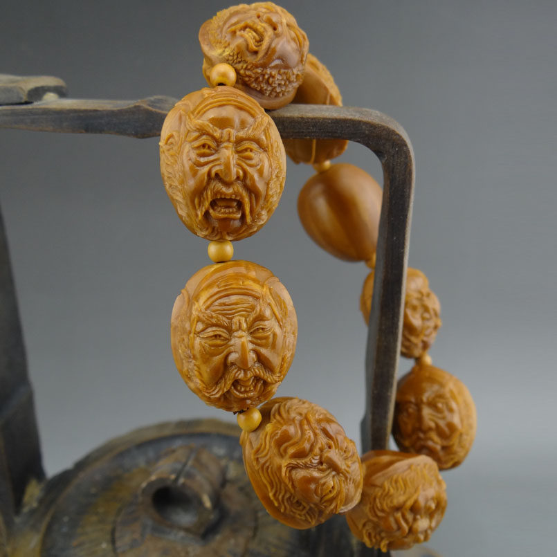 核雕名家孙香《钟馗捉小鬼》