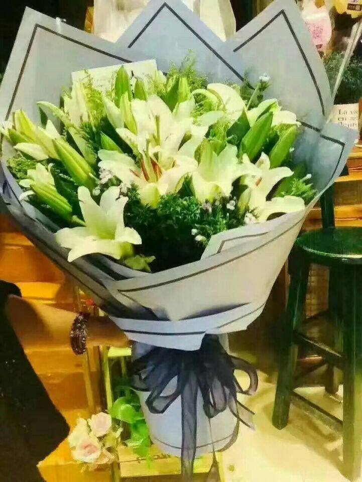 送花香水百合8枝花束同城鲜花速递花店买花订花节日鲜花速递同城