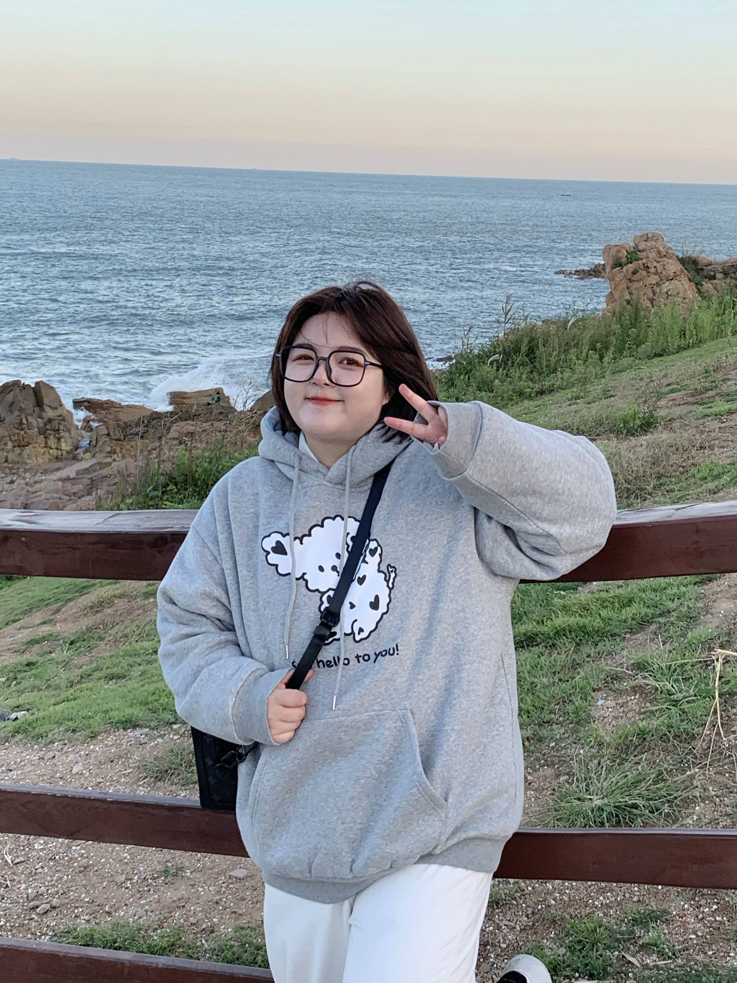 老章和小胖大码连帽卫衣女秋冬胖mm宽松显瘦遮肉纯色卡通加绒上衣