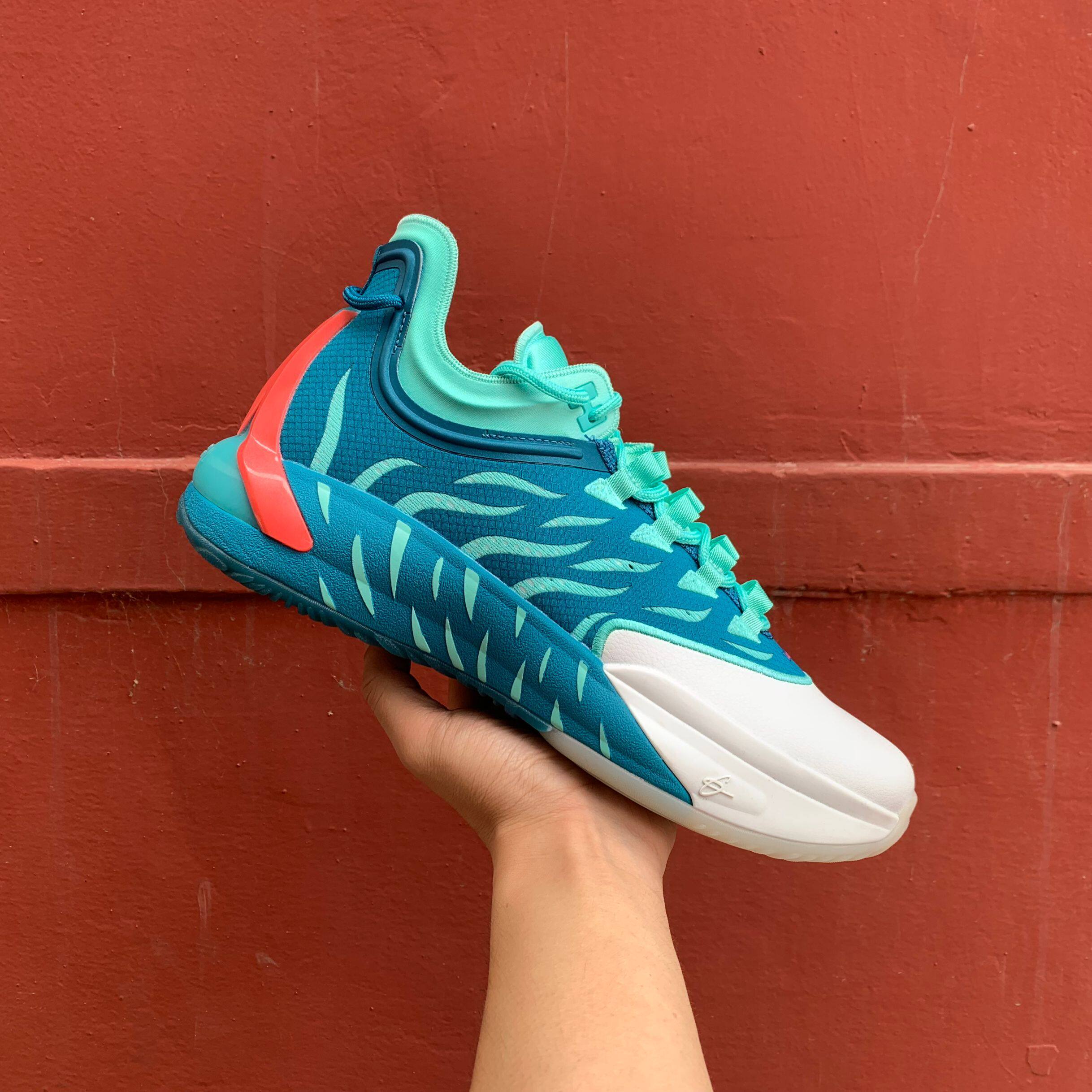 海沃德1代篮球鞋