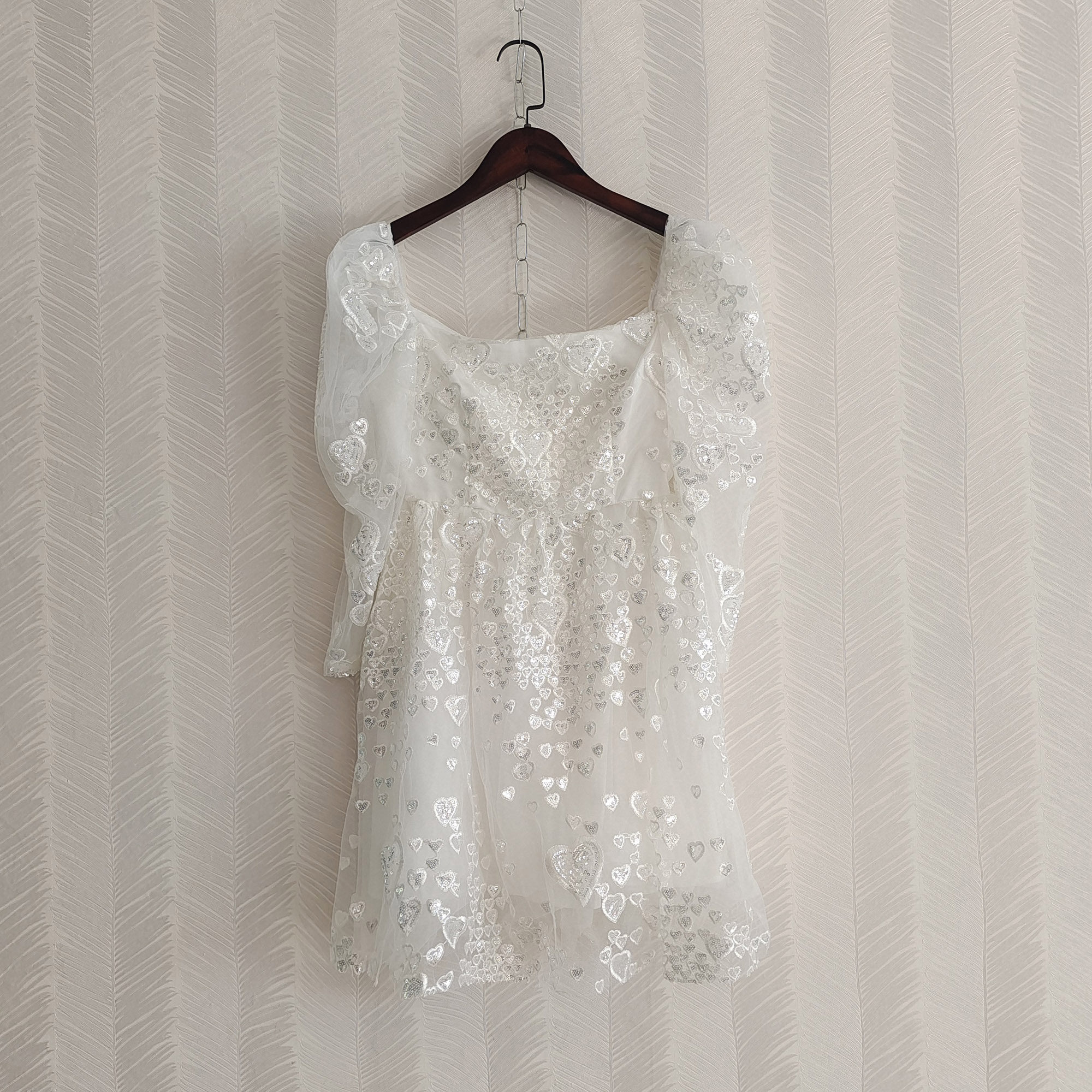 白色女神裙方领礼服裙短款2022年早春女装网纱桃心刺绣亮片连衣裙