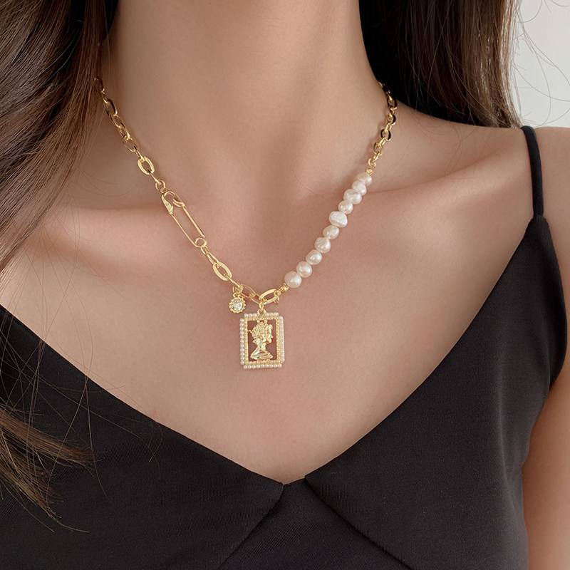 千百媚饰品的优惠券大全—淡水珍珠颈链美人头像吊坠时尚气质链条拼接